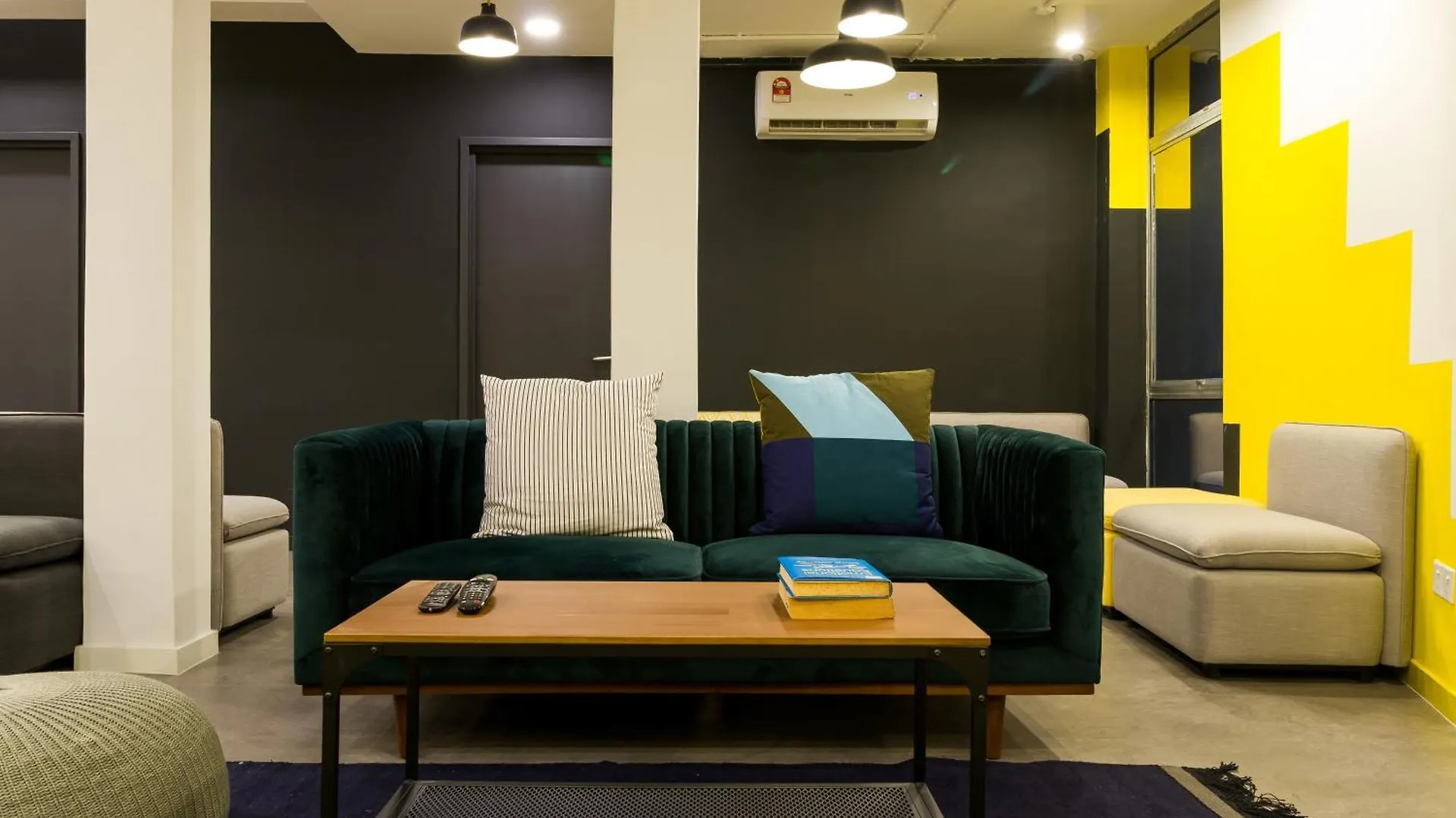 Upstairs Downstairs Coliving Kampung Pandan Vandrarhem Kuala Lumpur