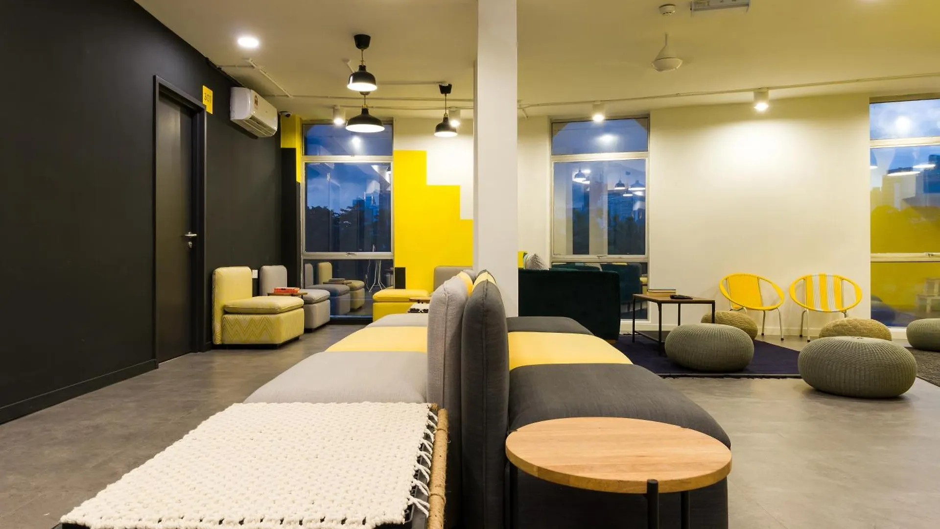 Upstairs Downstairs Coliving Kampung Pandan Vandrarhem Kuala Lumpur